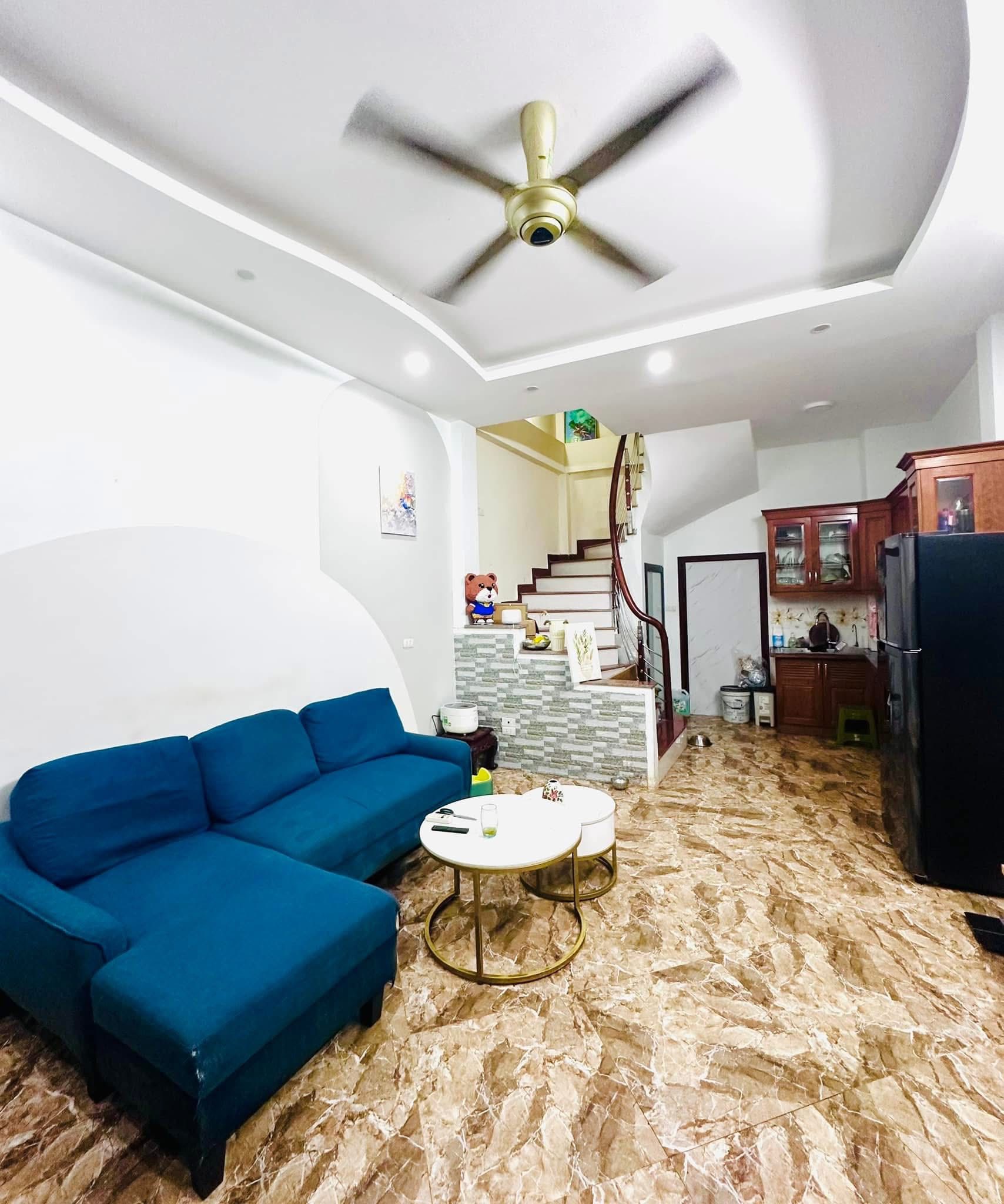 Cho thuê nhà ngõ 200 Vĩnh Hưng, 5 tầng x 42 m2, 3 ngủ khép kín, 12.5 Triệu - Ảnh 1